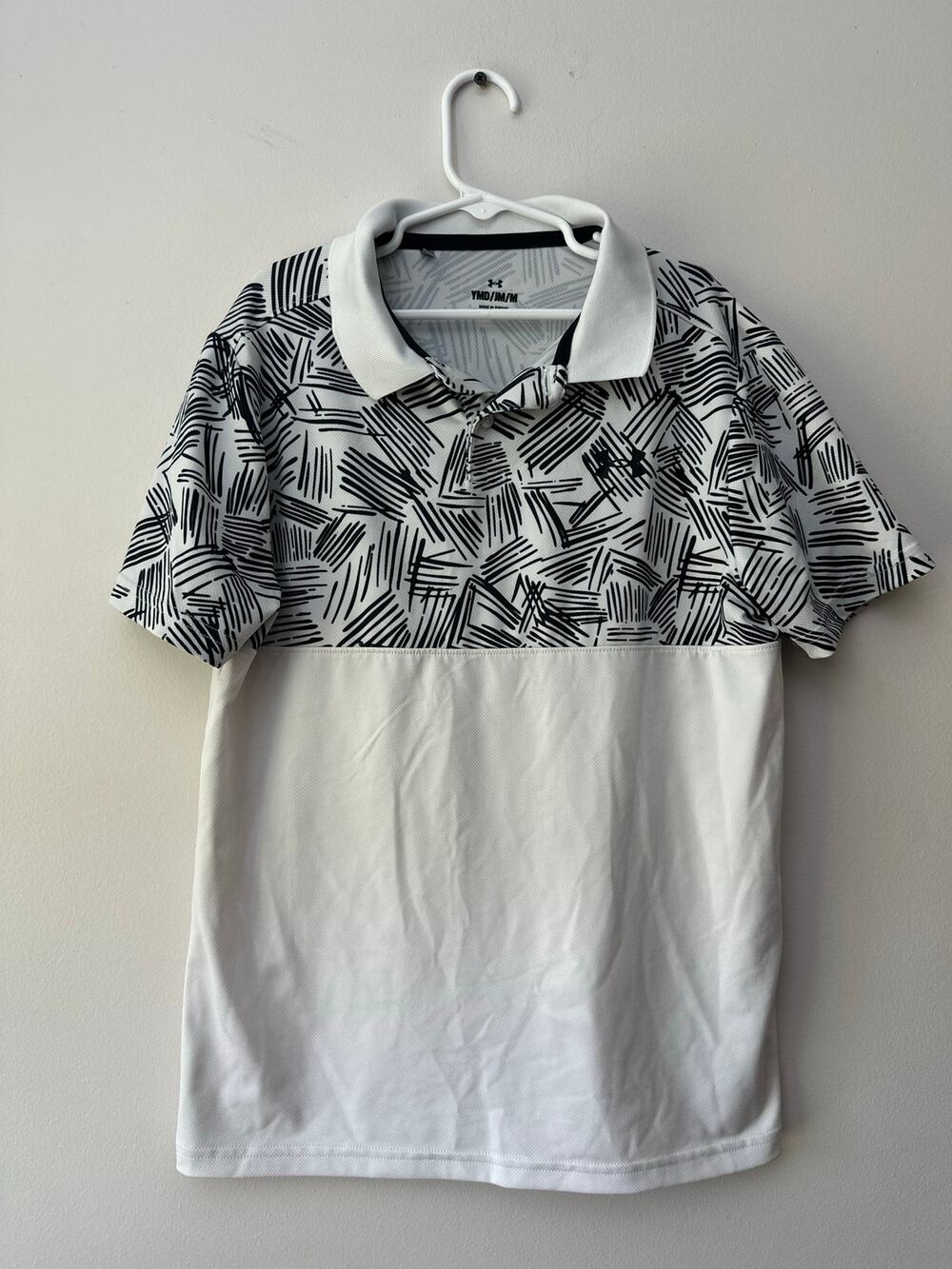 Under Armour Boys Youth Medium Golf Polo White Black Abstract Print Performance